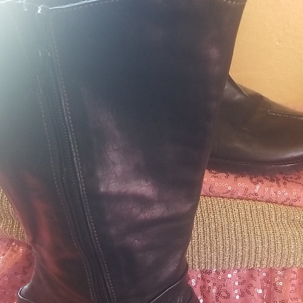 Boots - Picture 4 of 11